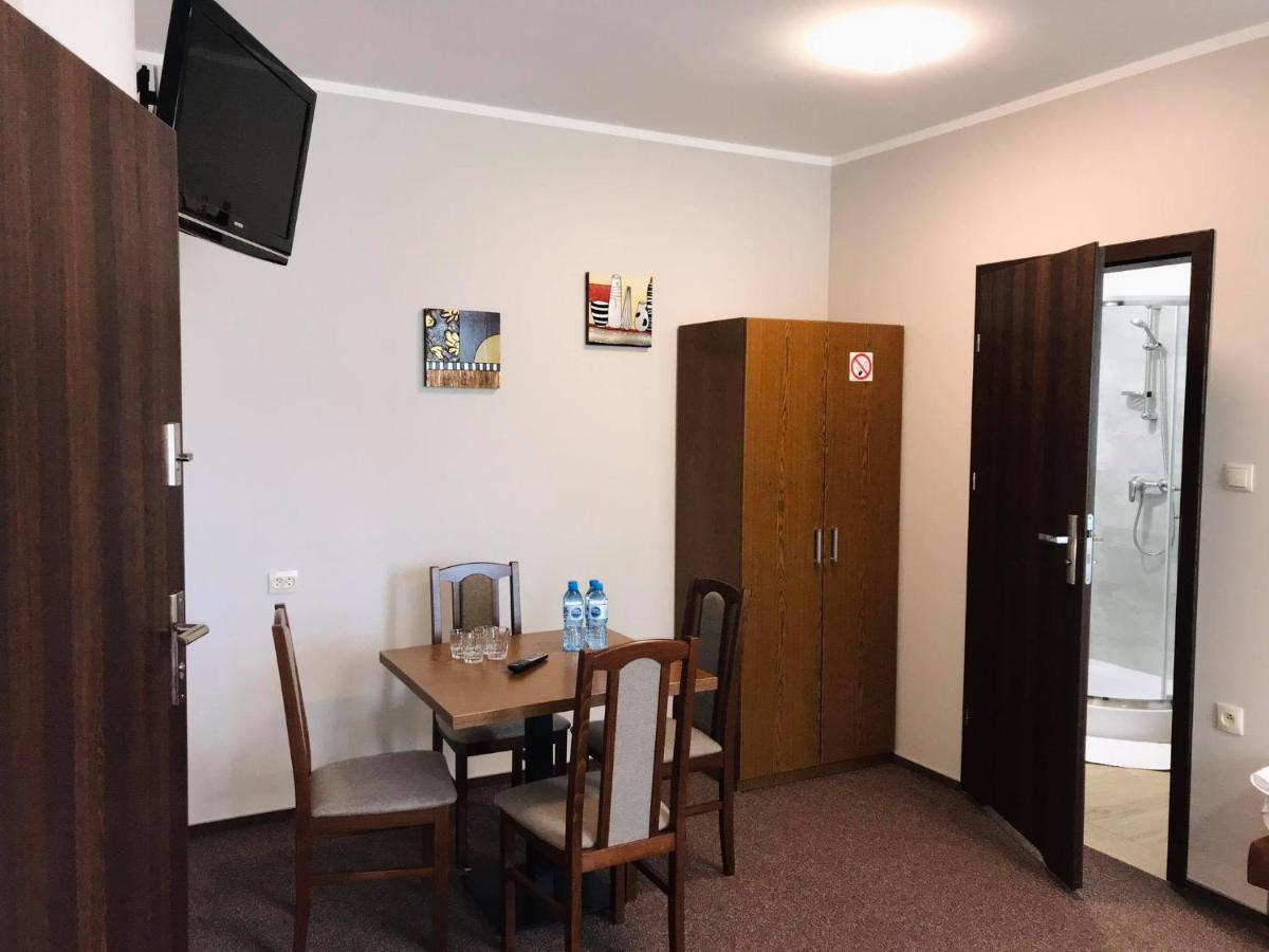 Astral Aparthotel Raszyn Exterior foto