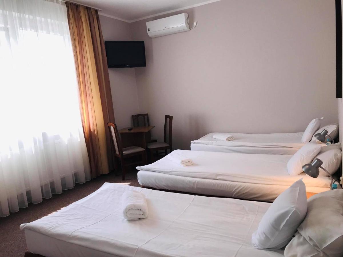 Astral Aparthotel Raszyn Exterior foto
