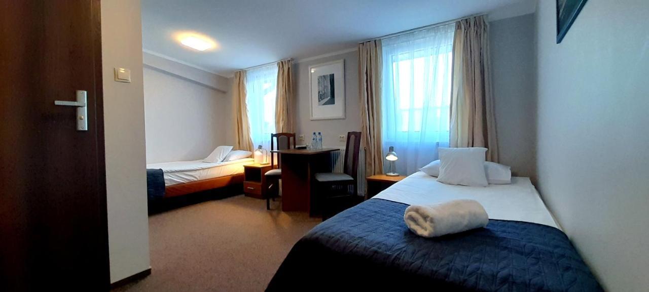 Astral Aparthotel Raszyn Exterior foto