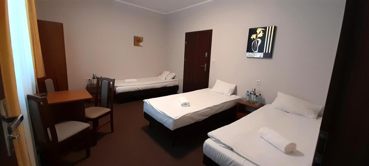 Astral Aparthotel Raszyn Exterior foto