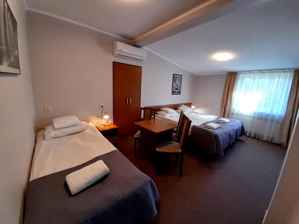 Astral Aparthotel Raszyn Exterior foto