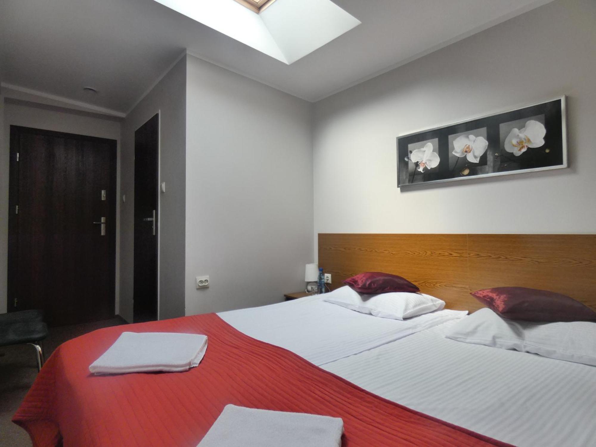 Astral Aparthotel Raszyn Exterior foto